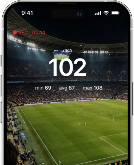Kameratilstand viser 102 dBA over et fodboldstadion